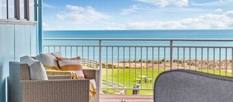 Iconic Blue Beachfront Studio