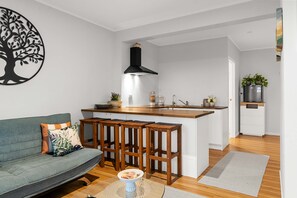 Smart TV - Iconic Blue Beachfront Studio (Papamoa)