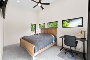 3 Schlafzimmer, Schreibtisch, Bügeleisen/Bügelbrett, Reisekinderbett