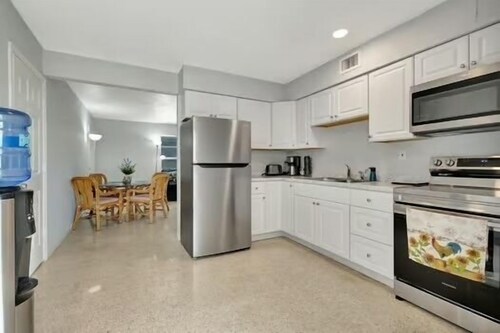  2 bedroom apt, enjoy baseball WiFi close to the Beach & Rapids