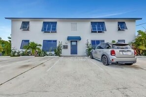 Exterior - 2 bedroom apt, enjoy baseball WiFi close to the Beach & Rapids (West Palm Beach)