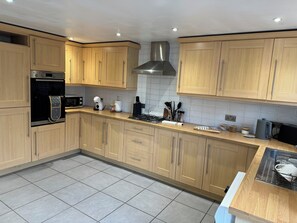 Réfrigérateur, micro-ondes, four, cafetière/bouilloire