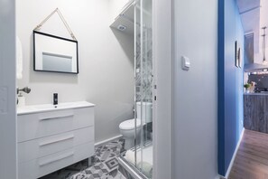 Bruser, hårtørrer, håndklæder, Sæbe