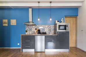 Fridge, microwave, dishwasher, coffee/tea maker