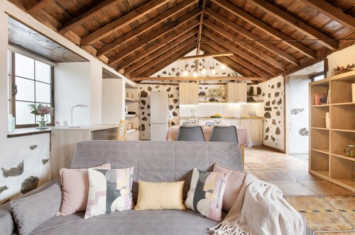 Holiday Home 'Estudio Bibi' with Mountain View and Private Terrace
