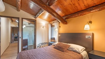 6 slaapkamers, een strijkplank/strijkijzer, gratis wifi, beddengoed