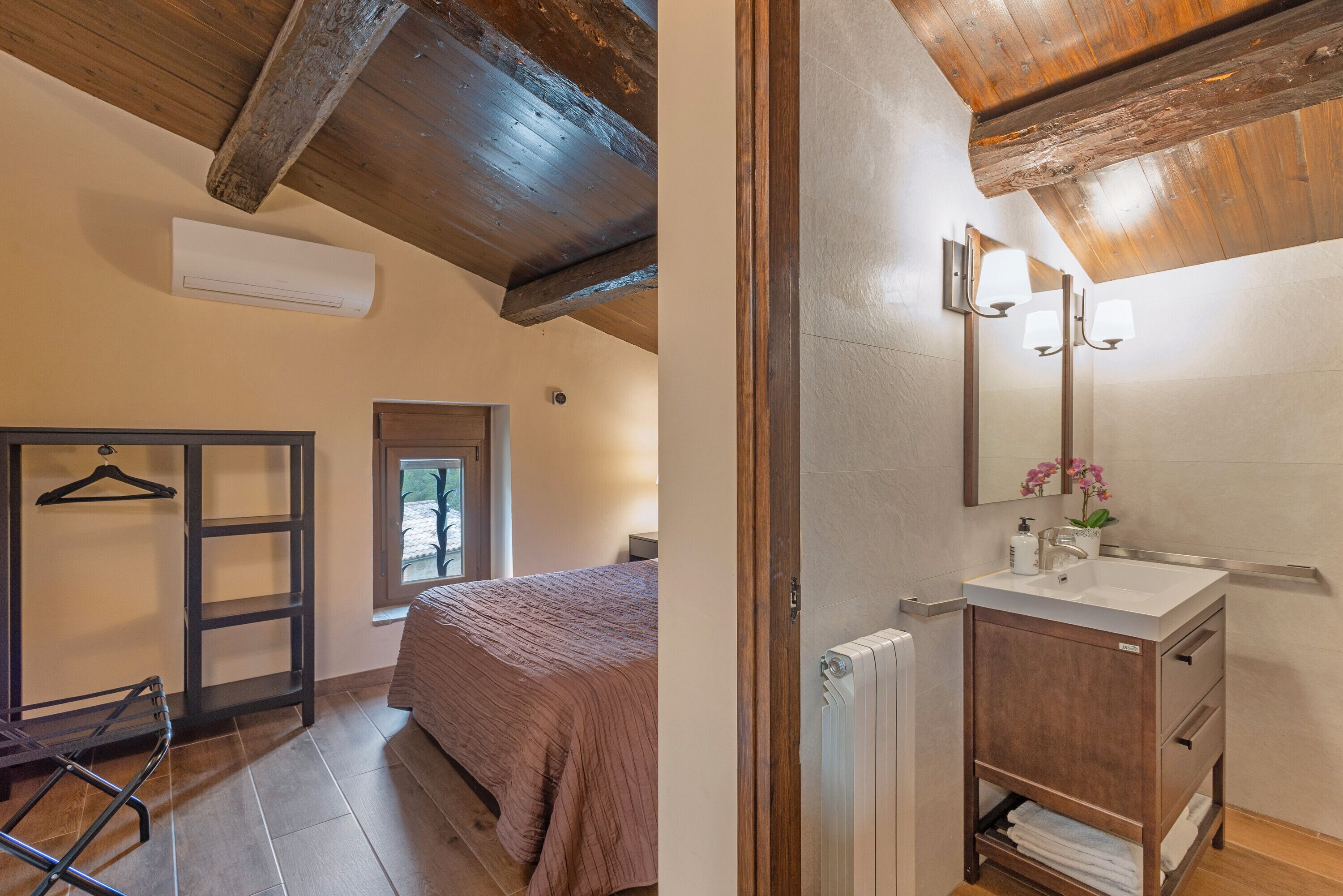 6 slaapkamers, een strijkplank/strijkijzer, gratis wifi, beddengoed