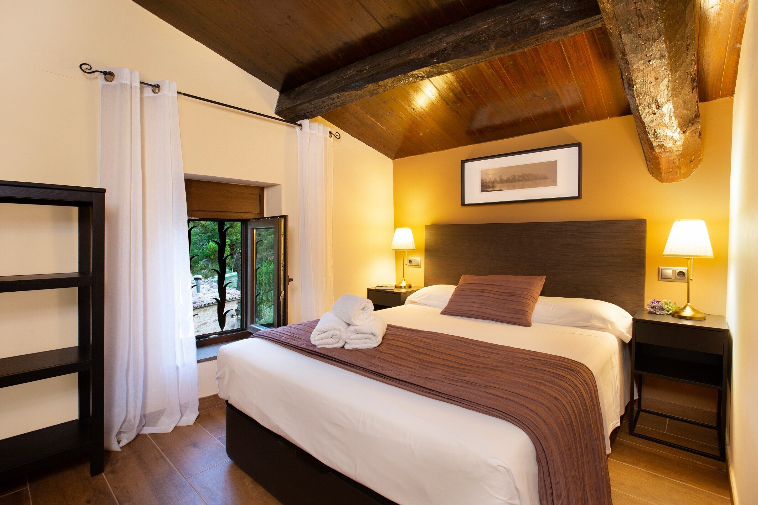 6 bedrooms, iron/ironing board, free WiFi, bed sheets