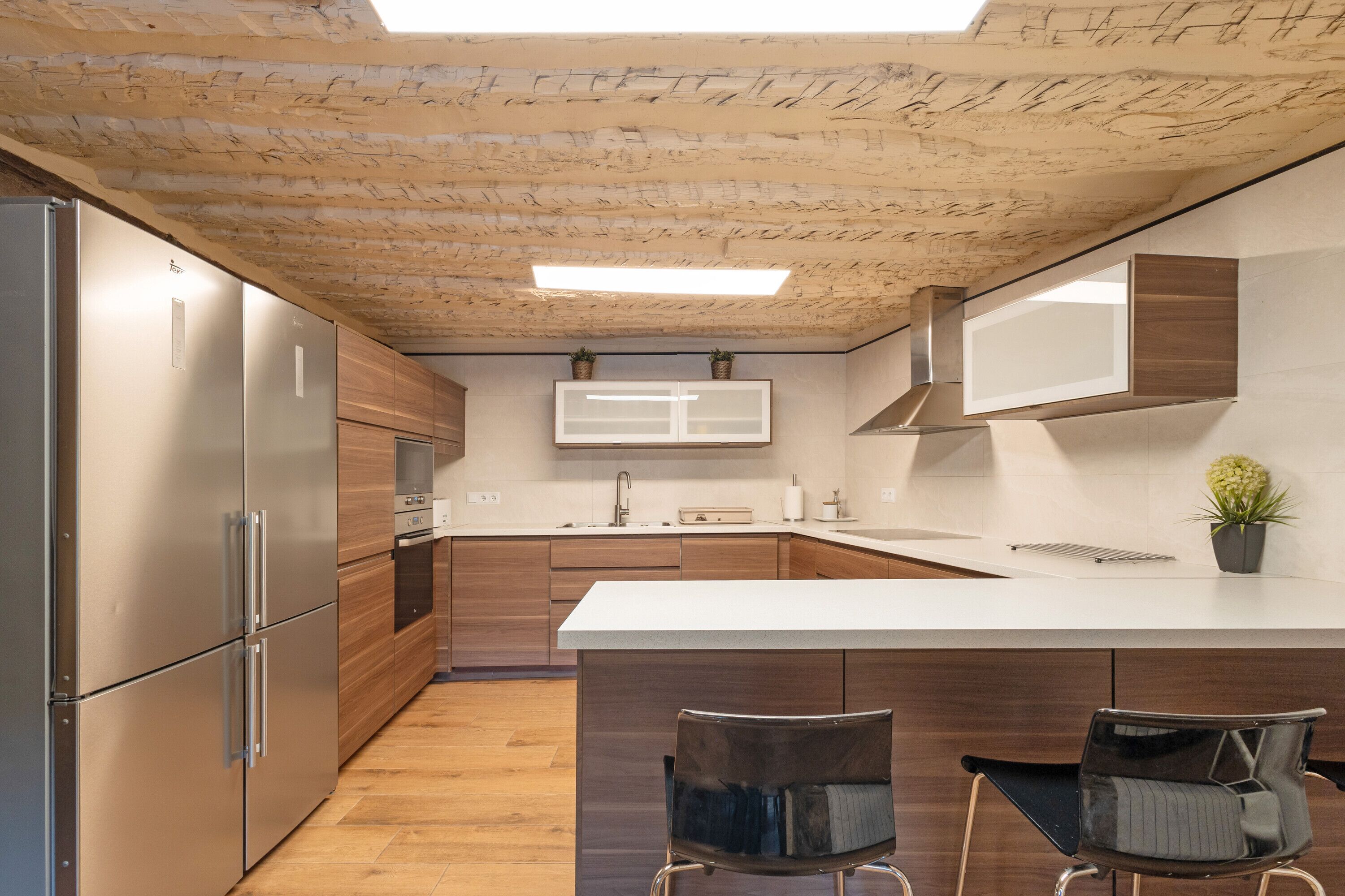 Køleskab, mikrobølgeovn, ovn, kogeplade