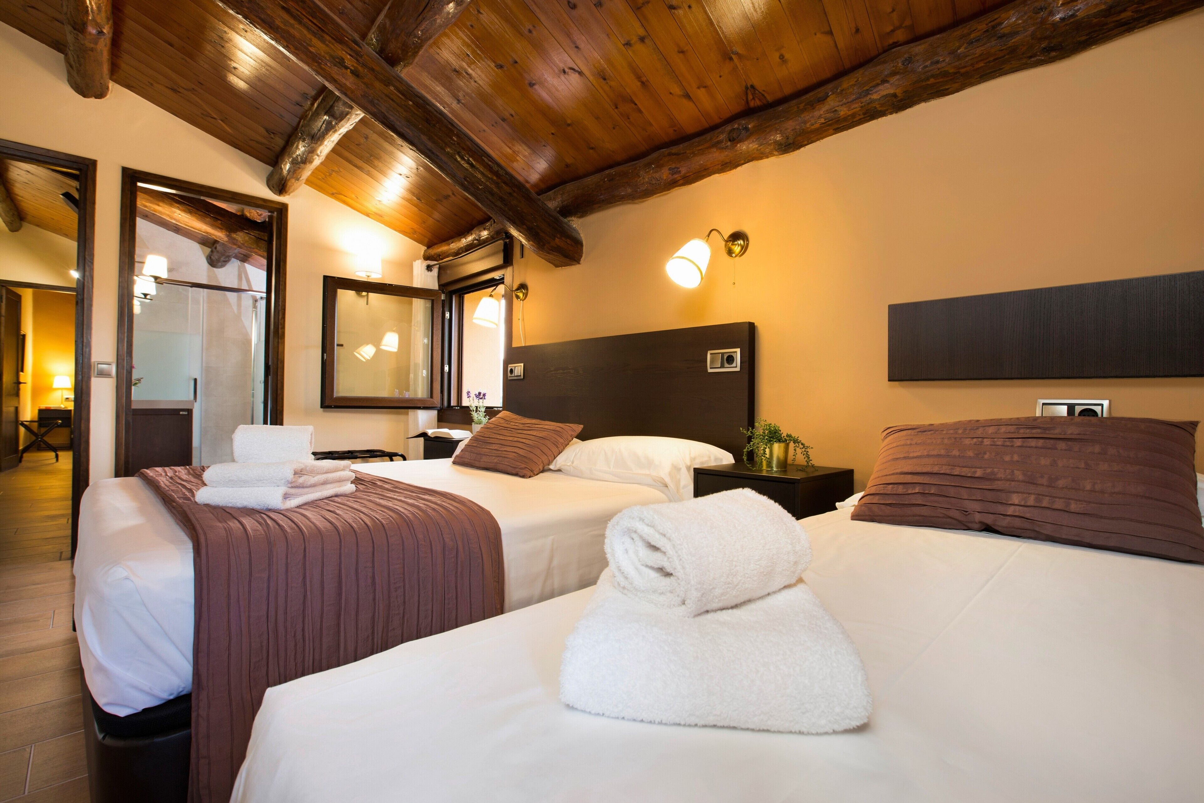 6 bedrooms, iron/ironing board, free WiFi, bed sheets