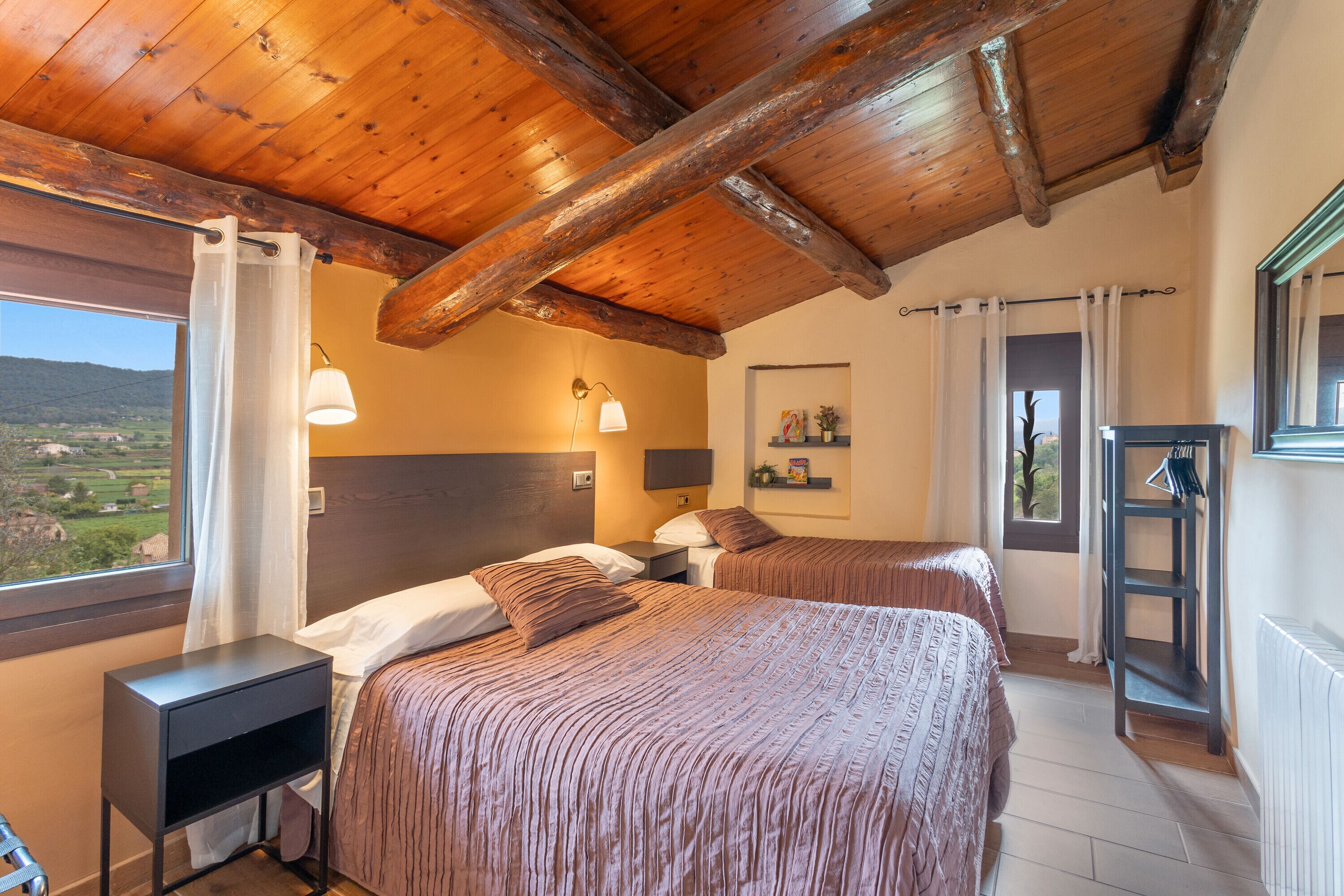 6 slaapkamers, een strijkplank/strijkijzer, gratis wifi, beddengoed