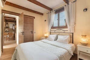 2 slaapkamers, een strijkplank/strijkijzer, gratis wifi, beddengoed