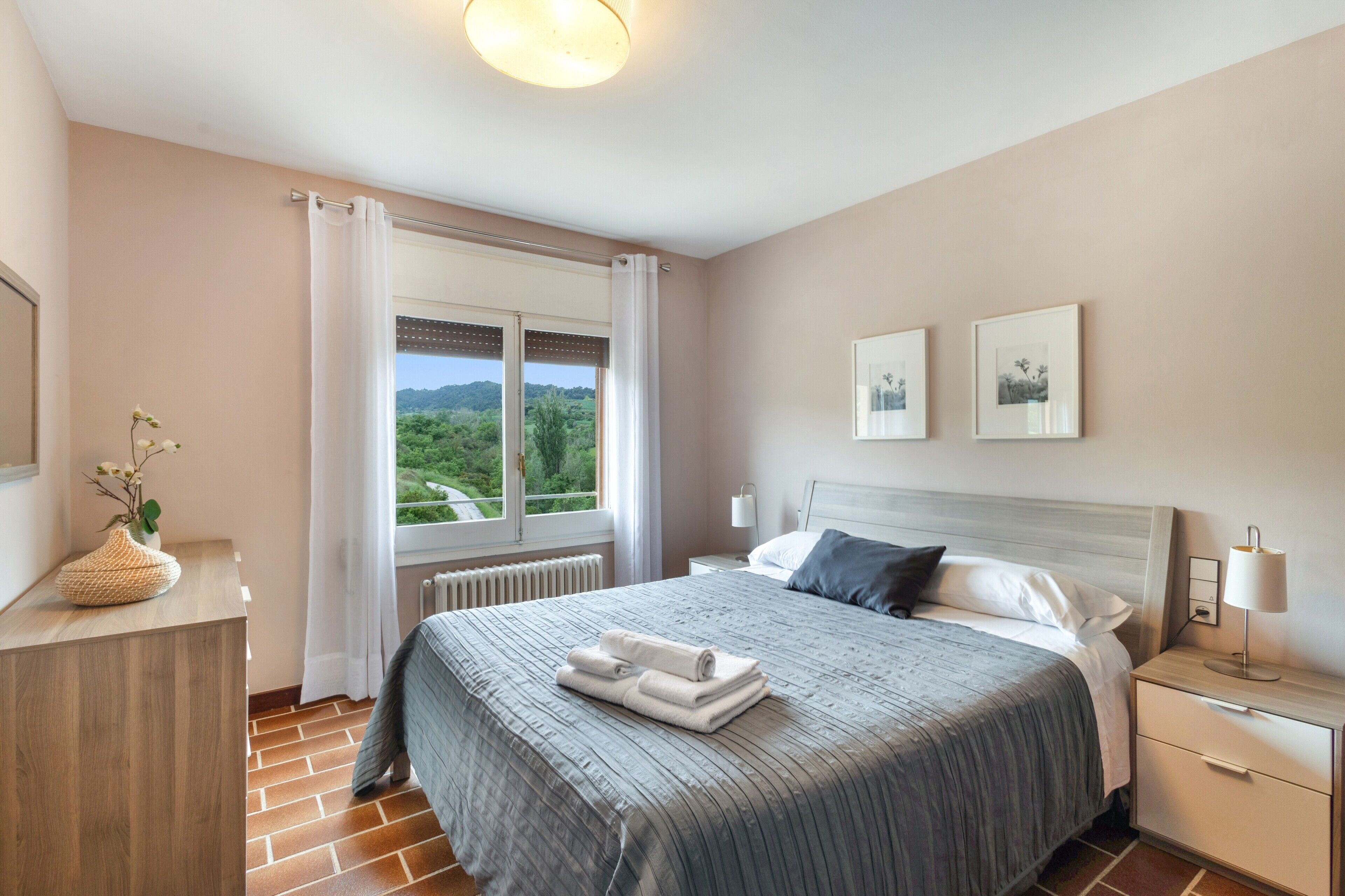 5 bedrooms, iron/ironing board, free WiFi, bed sheets