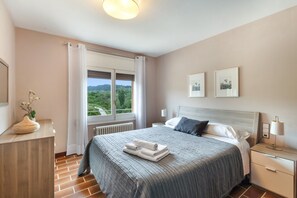 5 dormitorios, tabla de planchar con plancha, wifi gratis y ropa de cama