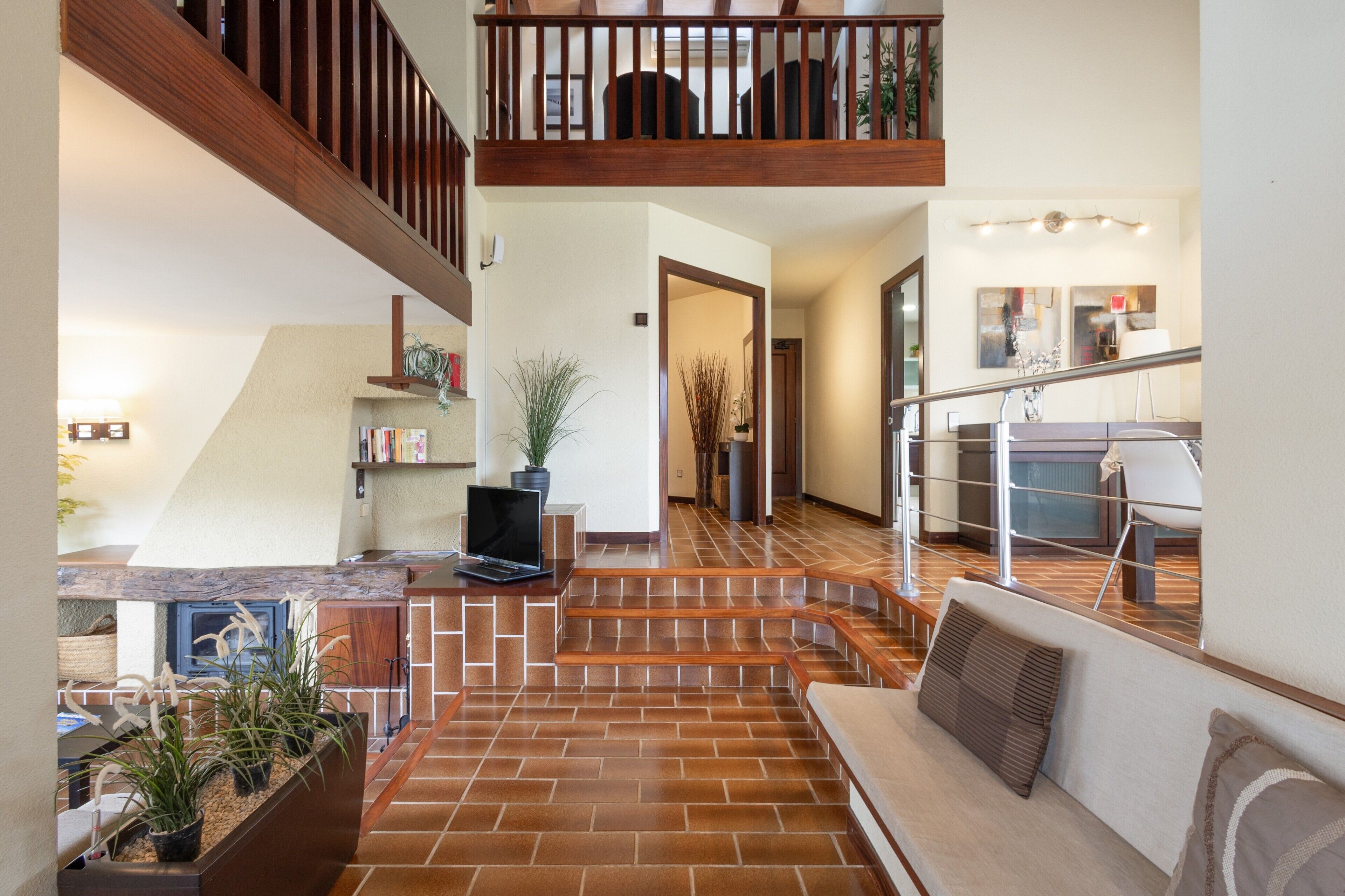 TV, fireplace, ping pong