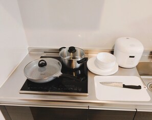 Fridge, microwave, stovetop, cookware/dishes/utensils