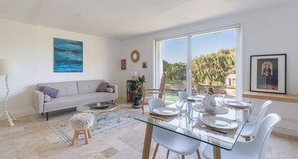 La Bastidonne: Peaceful Retreat with Private Pool in the Heart of the Luberon