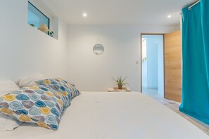 2 bedrooms, free WiFi, bed sheets - La Bastidonne: Peaceful Retreat with Private Pool in the Heart of the Luberon (La Bastidonne)