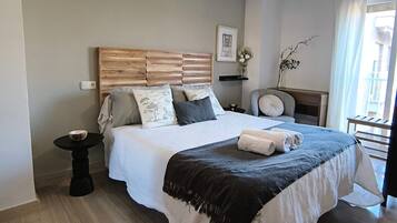 3 slaapkamers, een strijkplank/strijkijzer, gratis wifi, beddengoed