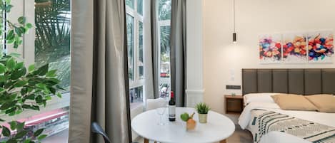 1 chambre, fer et planche Ă repasser, Wi-Fi gratuit, draps fournis