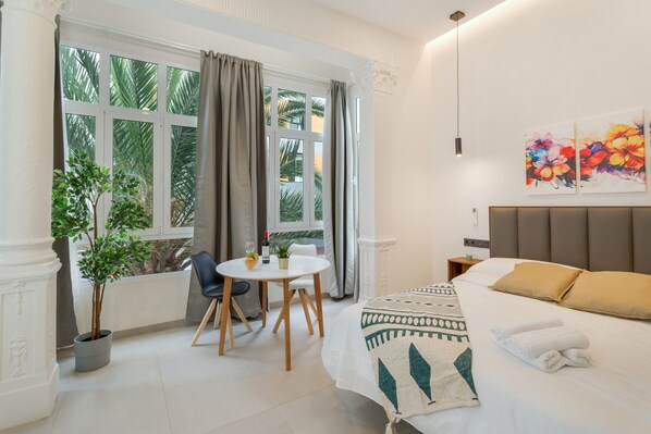 1 bedroom, iron/ironing board, free WiFi, bed sheets - Vacation Studio 'Estudio Esquina' with Shared Terrace, Wi-Fi and Air Conditioning (Las Palmas de Gran Canaria)