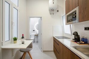 Fridge, microwave, stovetop, coffee/tea maker