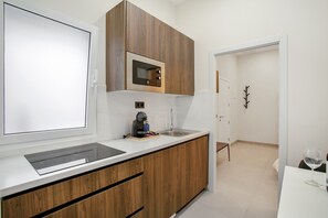 Fridge, microwave, stovetop, coffee/tea maker