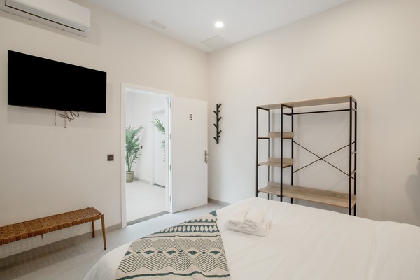 1 bedroom, iron/ironing board, WiFi (free), bed sheets