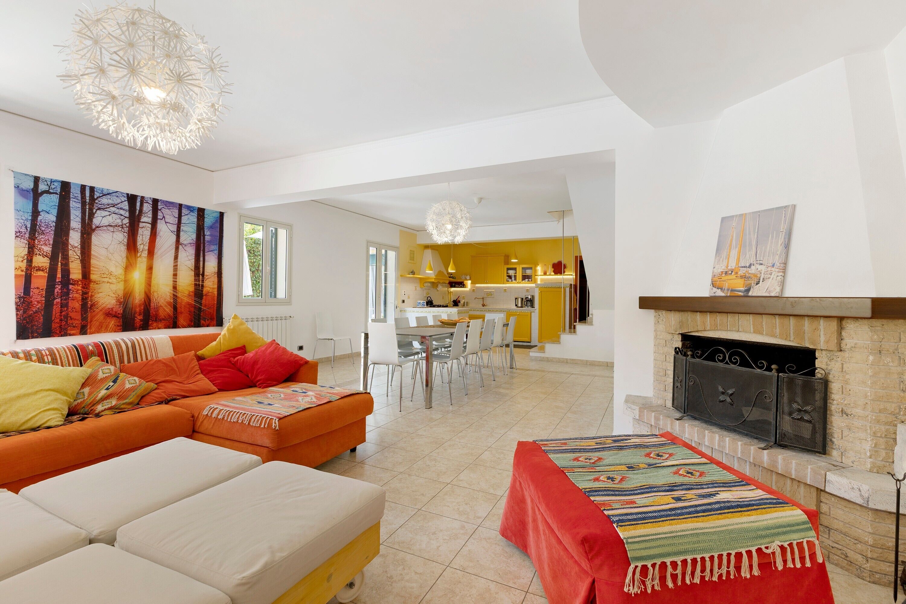 TV, fireplace