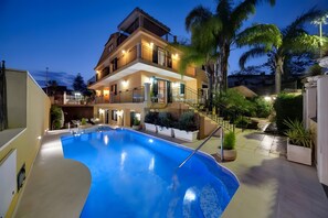 Pool - Apartment 'Studio  Sicilia - 3pax' with Shared Pool, Shared Terrace and Wi-Fi (Marina di Ragusa)