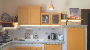 Fridge, oven, stovetop, dishwasher - Apartment 'Studio  Sicilia - 3pax' with Shared Pool, Shared Terrace and Wi-Fi (Marina di Ragusa)