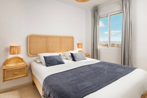 3 slaapkamers, een strijkplank/strijkijzer, gratis wifi, beddengoed