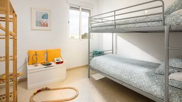 3 bedrooms, iron/ironing board, free WiFi, bed sheets