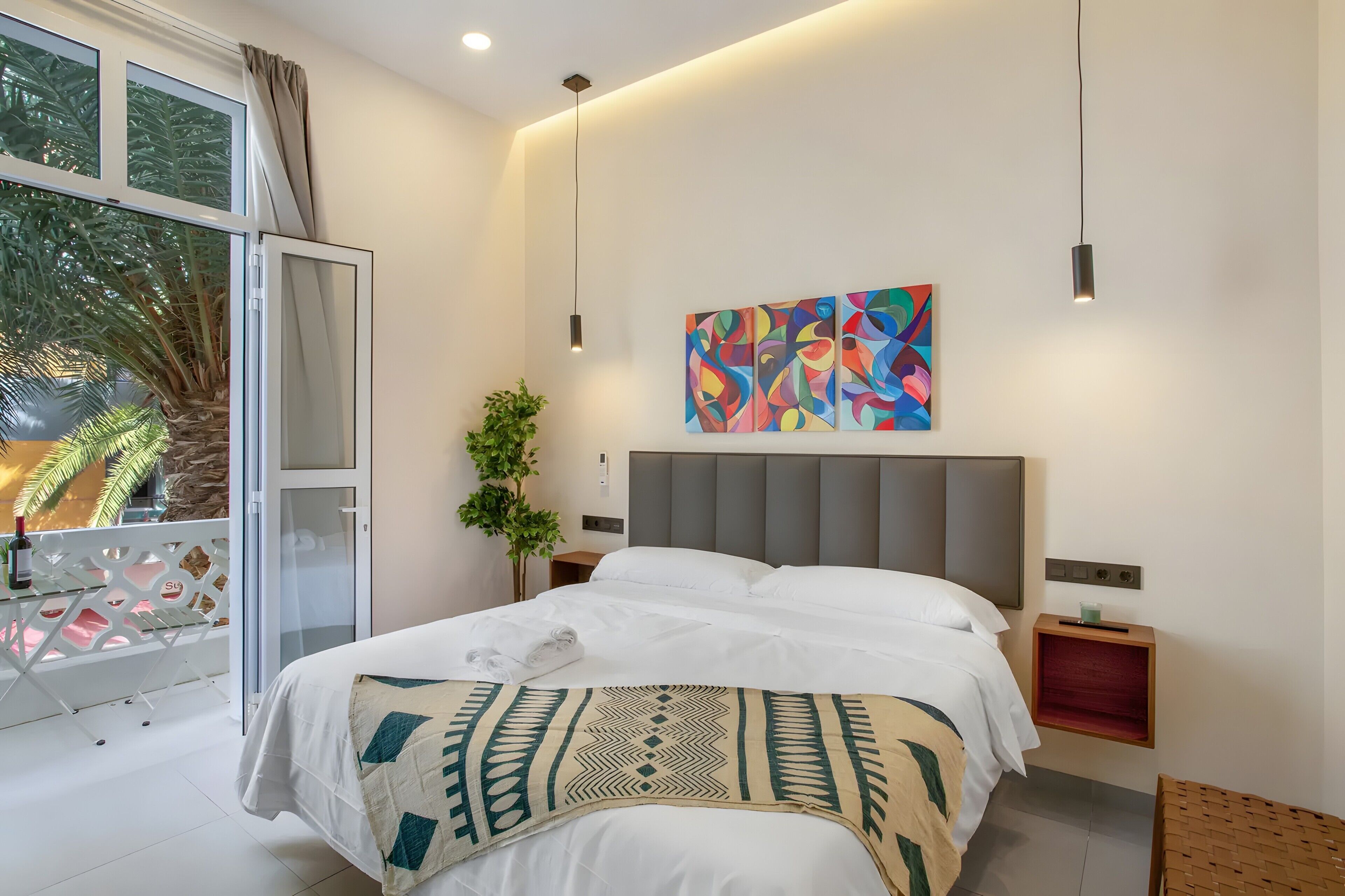 1 slaapkamer, een strijkplank/strijkijzer, gratis wifi, beddengoed