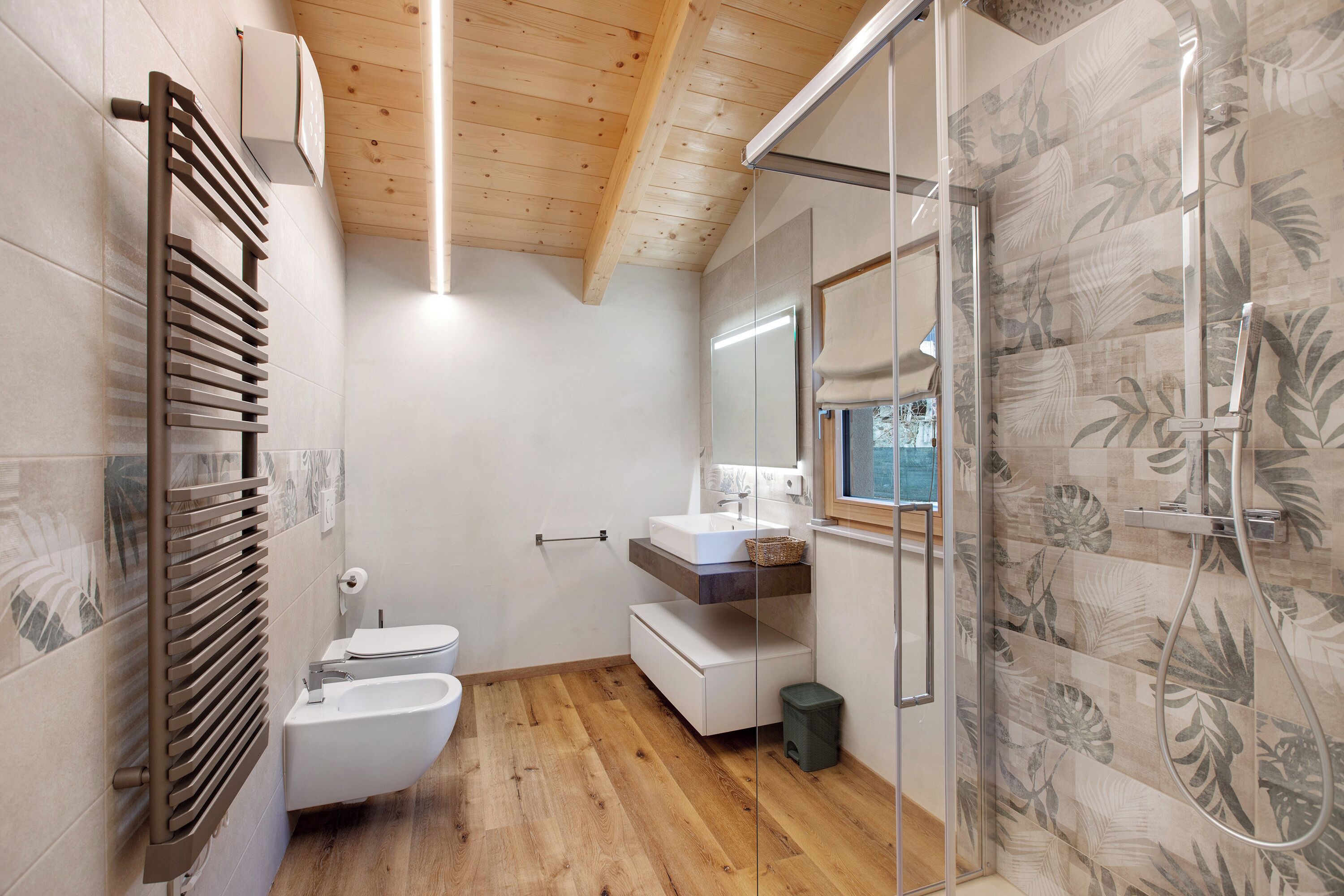 Dusch, hårtork och handdukar