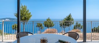 Villa 'Elena' with Sea View, Wi-Fi and Air Conditioning