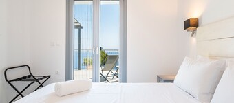 Villa 'Elena' with Sea View, Wi-Fi and Air Conditioning