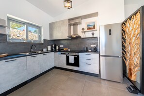 Refrigerador, horno, parrilla de estufa y lavavajillas