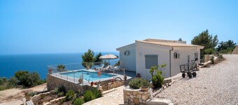 Villa 'Areti' with Sea View, Wi-Fi and Air Conditioning