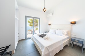 2 bedrooms, iron/ironing board, free WiFi, bed sheets - Villa 'Amfitriti' with Sea View, Wi-Fi and Air Conditioning (Paxos)