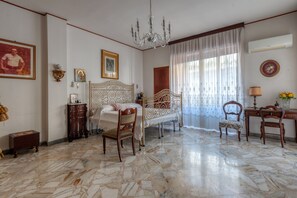 2 bedrooms, bed sheets