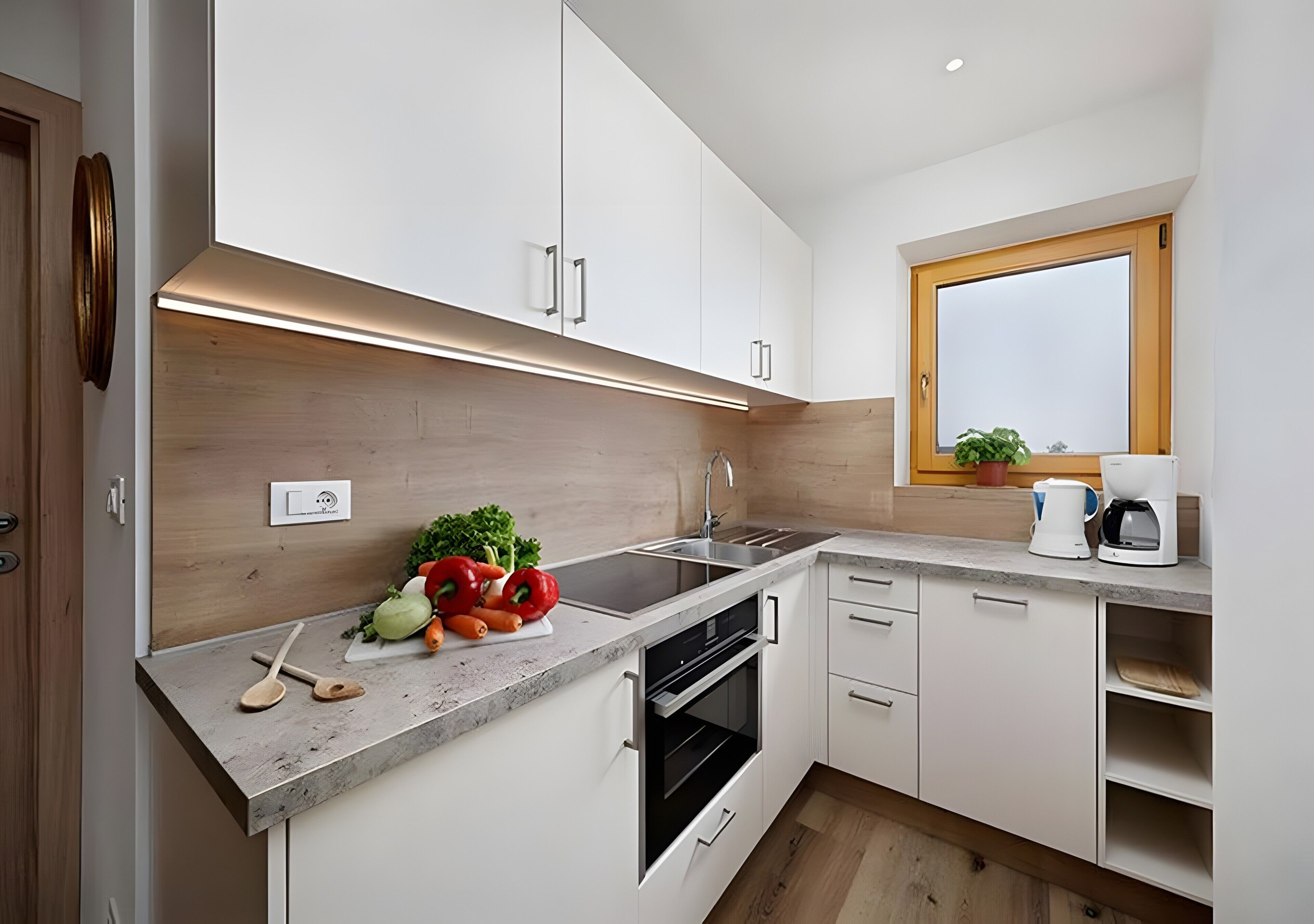 Køleskab, ovn, kogeplade, opvaskemaskine