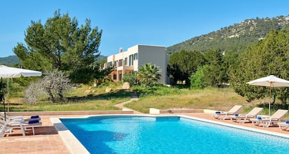 Villa 'Can Roca' with Sea View, Wi-Fi and Air Conditioning
