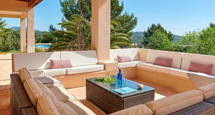 Villa 'Can Roca' with Sea Views, Wi-Fi and Air Conditioning