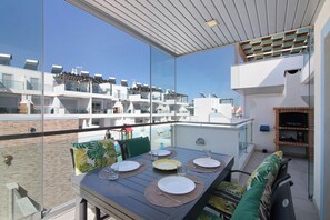 Outdoor dining - Apartment 'Numar Residence Aa' with Shared Pool, Wi-Fi and Air Conditioning (Vila Nova de Cacela)
