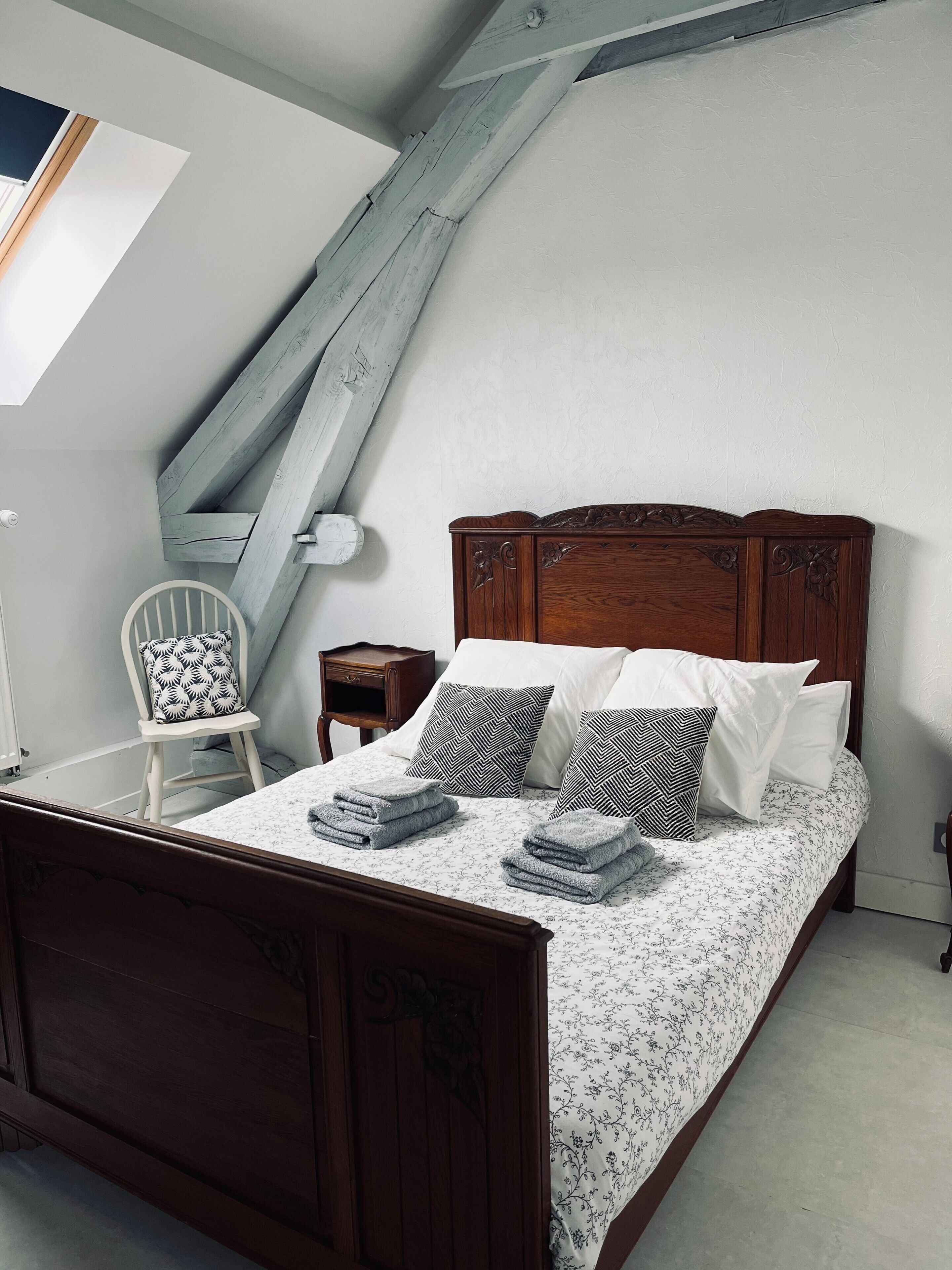 3 slaapkamers, een strijkplank/strijkijzer, gratis wifi, beddengoed