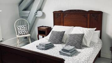 3 slaapkamers, een strijkplank/strijkijzer, gratis wifi, beddengoed