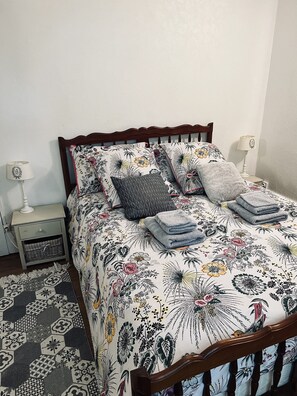 3 dormitorios, tabla de planchar con plancha, wifi gratis y ropa de cama