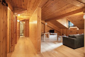 Interior - Apartment 'La Casa Vacanze Portigliatti' with Mountain View, Private Terrace and Wi-Fi (Cogne)