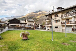 Exterior - Apartment 'La Casa Vacanze Portigliatti' with Mountain View, Private Terrace and Wi-Fi (Cogne)